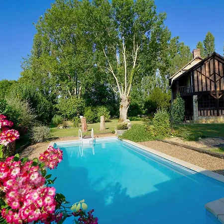 Le Domaine Du Moulin Foulon Guest house