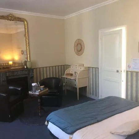 Casa de hóspedes Le Domaine Du Moulin Foulon Essay