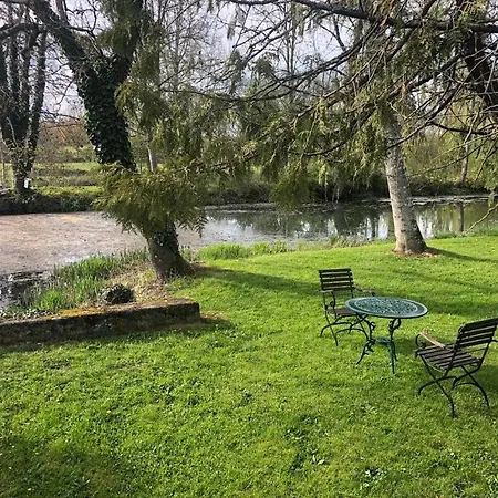 Le Domaine Du Moulin Foulon 3* Эссе