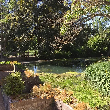 Gasthuis Le Domaine Du Moulin Foulon Essay