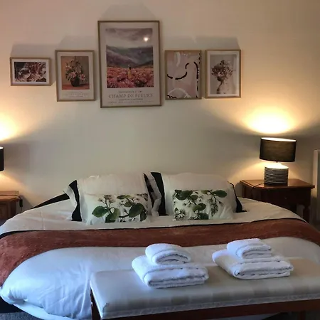 Le Domaine Du Moulin Foulon Essay