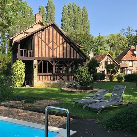 Le Domaine Du Moulin Foulon Guest house