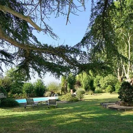 Le Domaine Du Moulin Foulon 3*