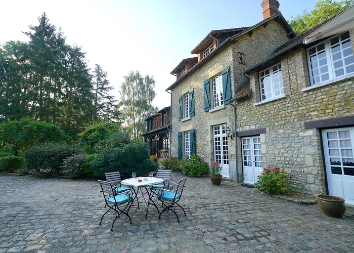 Le Domaine Du Moulin Foulon Essay