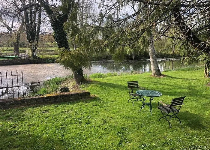 Le Domaine Du Moulin Foulon 3* Essay