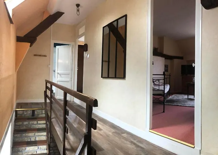 Le Domaine Du Moulin Foulon 3* Essay